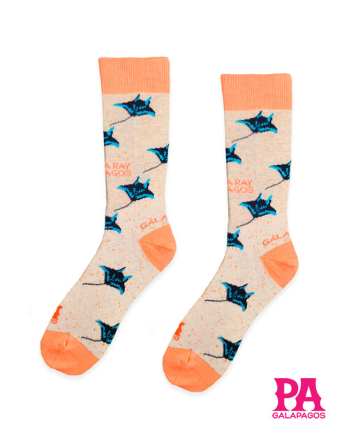 Mantarrayas fondo crema con puntos naranjas