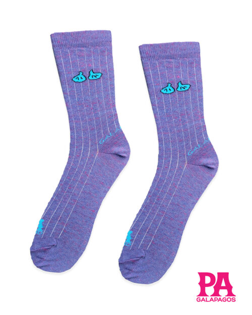 Patitas fondo morado