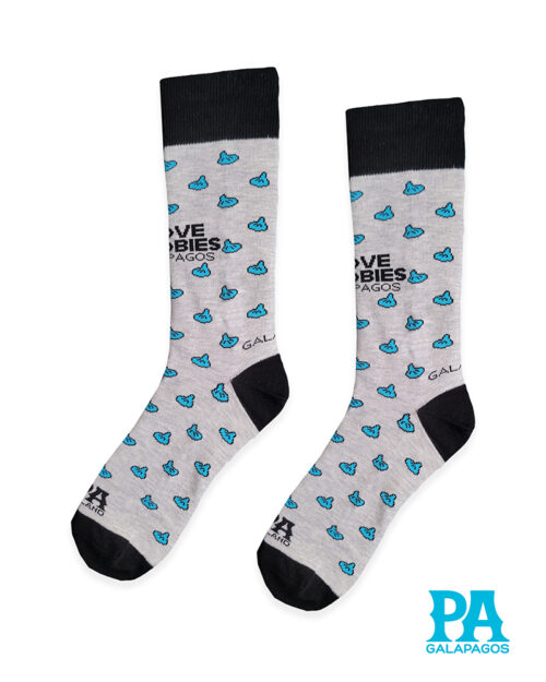 Patitas repetidas fondo gris