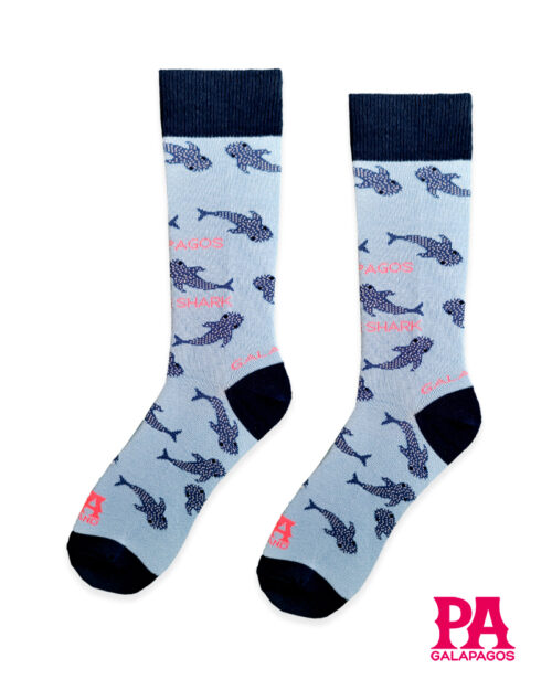 Tiburones ballena fondo celeste oscuro