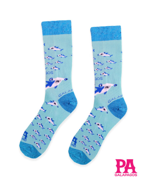 Tiburones martillo fondo celeste