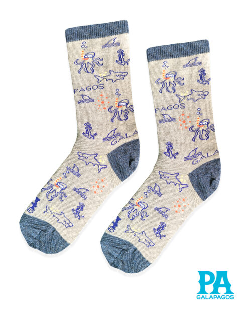 ALETAS DE TIBURÓN FONDO GRIS