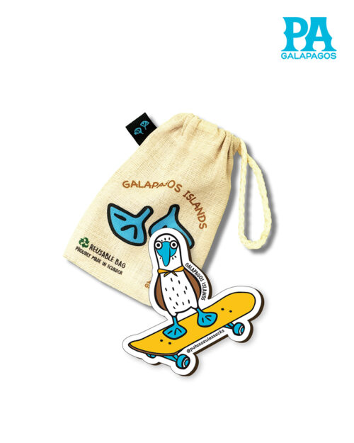 Imán Encapsulado De Piquero De Patas Azules En Patineta Amarilla