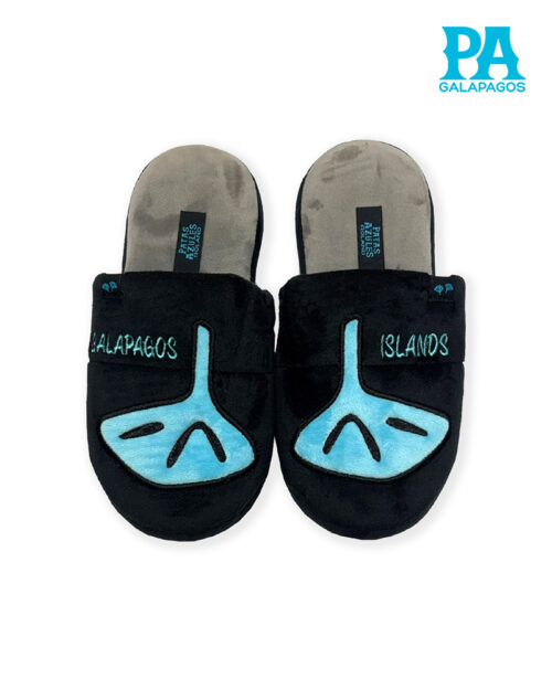 Pantuflas negras y grises con galapagos islands patas de piquero
