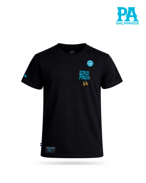 Camiseta Negra Con Piquero Usando Máscara De Snorkel