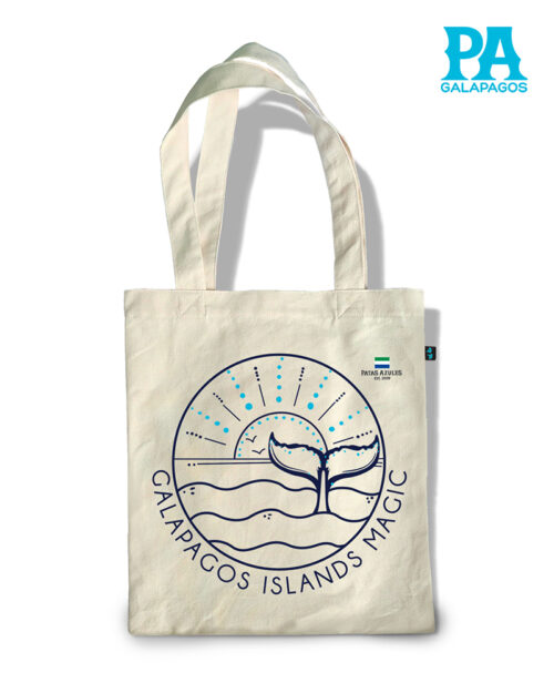 TOTE BAG CON COLA DE BALLENA EN ATARDECER Y FRASE GALAPAGOS ISLANDS MAGIC
